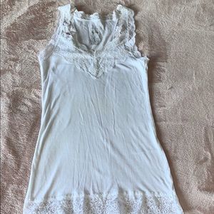 White laced tank top🤍